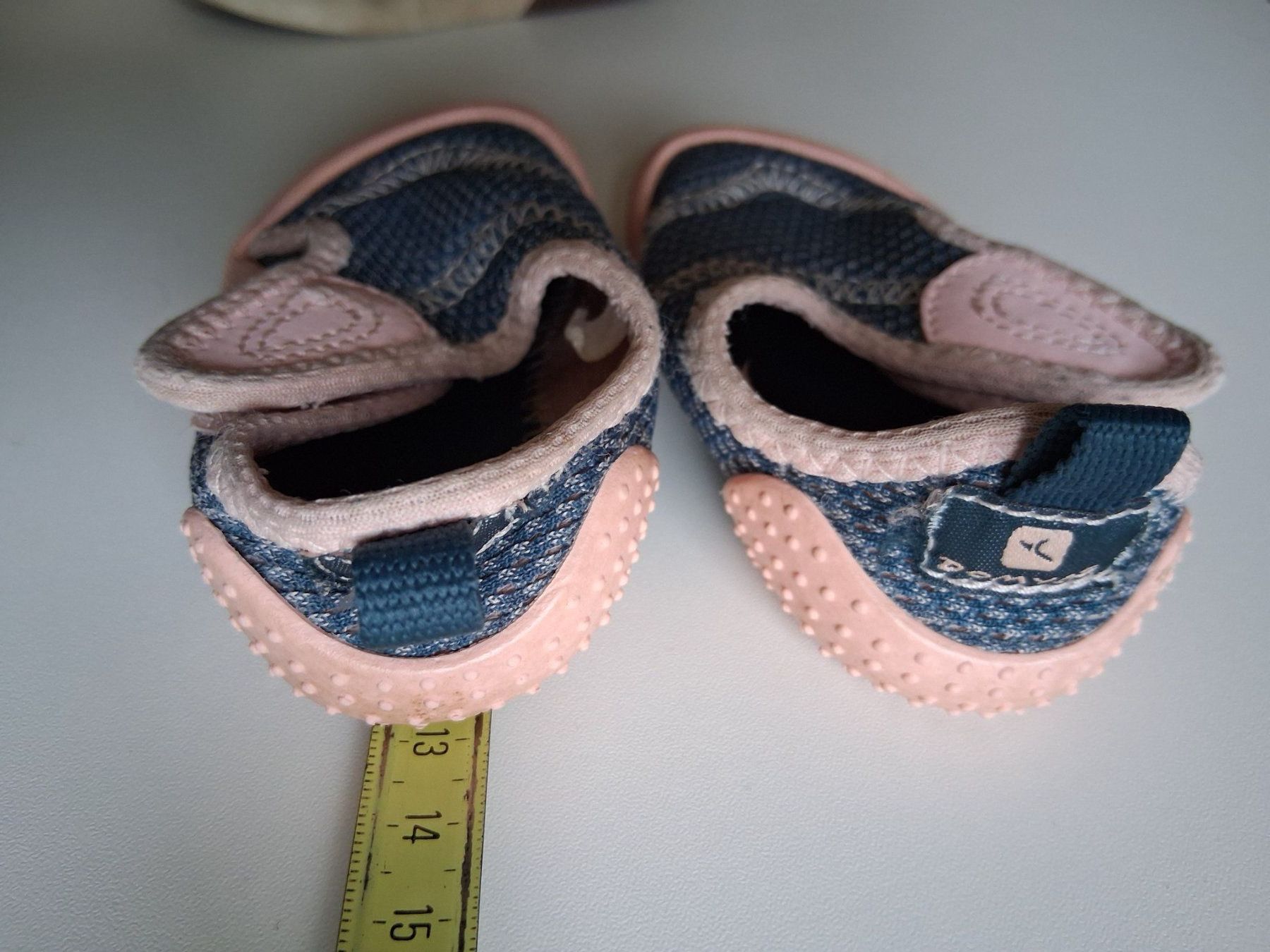 Decathlon Scarpe per ragazzi: Chaussons de bébé Decathlon – Usato da St-Légier-Chiésaz venduto da dma_699g 1