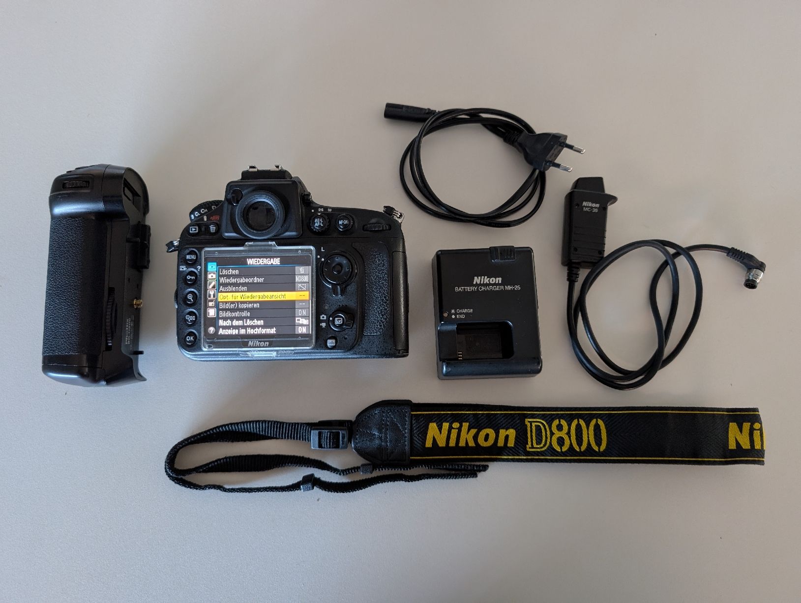 Nikon Fotocamera: Nikon D800 Kamera mit Phottix BG-D800 Batteriegriff – Usato da Cordast venduto da HePa02