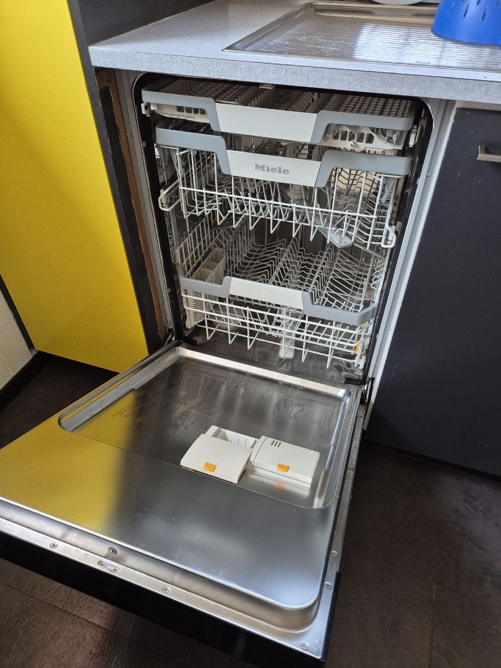 Geschirrspüler: Lave-vaisselle Miele acheté en 2023 – Gebraucht aus Corcelles NE von minipousse26