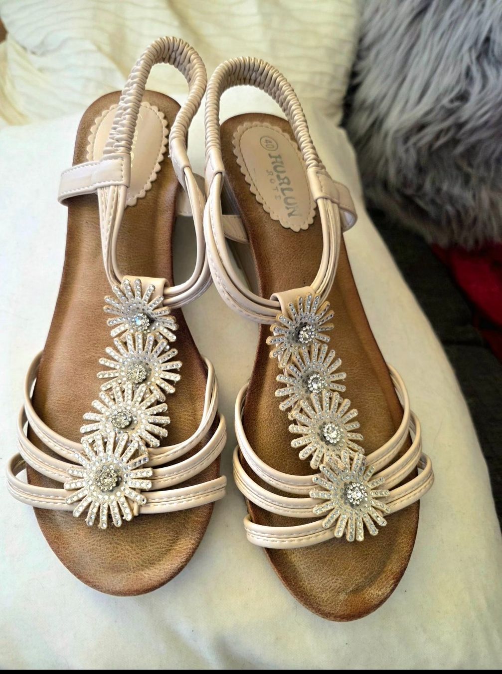 Damenschuhe: Sandaletten beige Grösse 40 – Gebraucht aus Frenkendorf von Phoenixaquaruis_1989