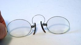 Alte Brille "Zwicker"  mit dünnen Gläsern