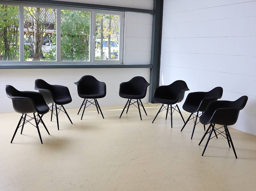 Vitra Sedie: 2 VITRA Armchairs DAW von Eames – Usato da Meinisberg venduto da atelier_TILIJA 1