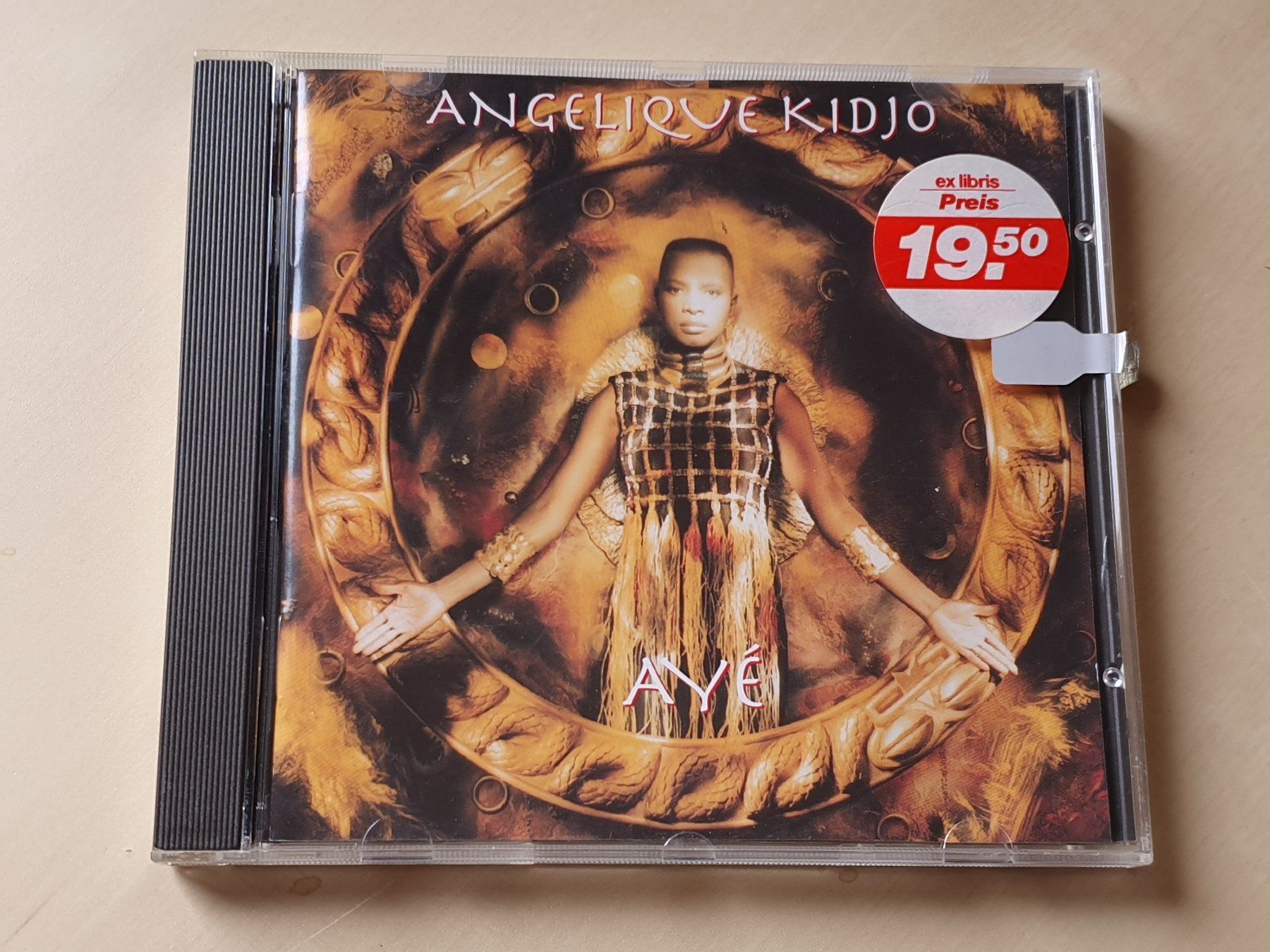 CD: Angelique Kidjo – Usato da Stansstad venduto da collectorsshop