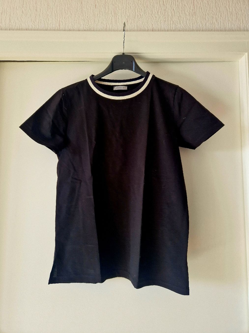Marella T-shirt: NEW Marella black tshirt S – Nuovo (secondo la descrizione) da Lausanne venduto da Issss