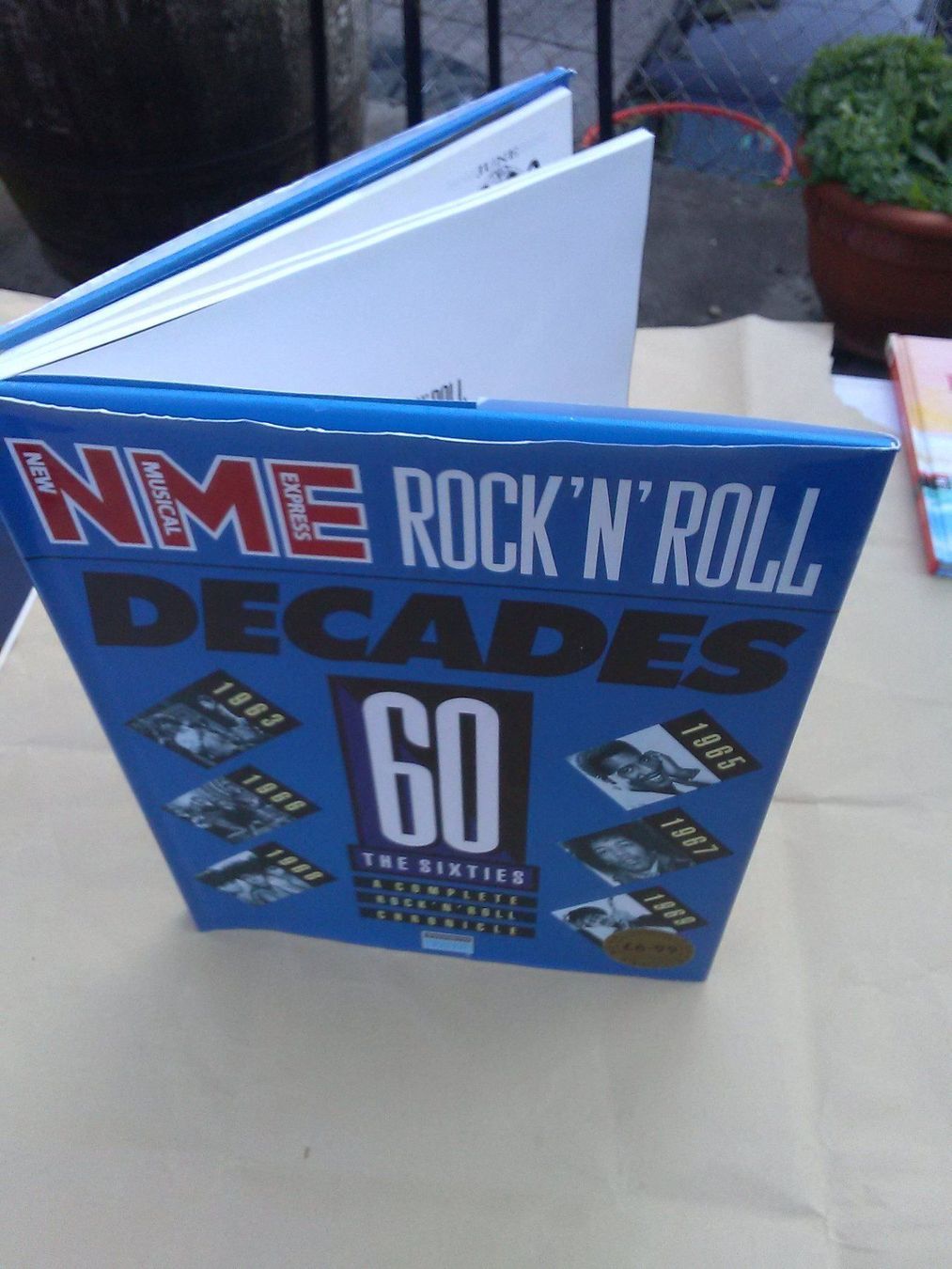 Bücher: NME Rock'n' Roll Décadas 60 – Gebraucht aus St.Galllen von elkaphone 1