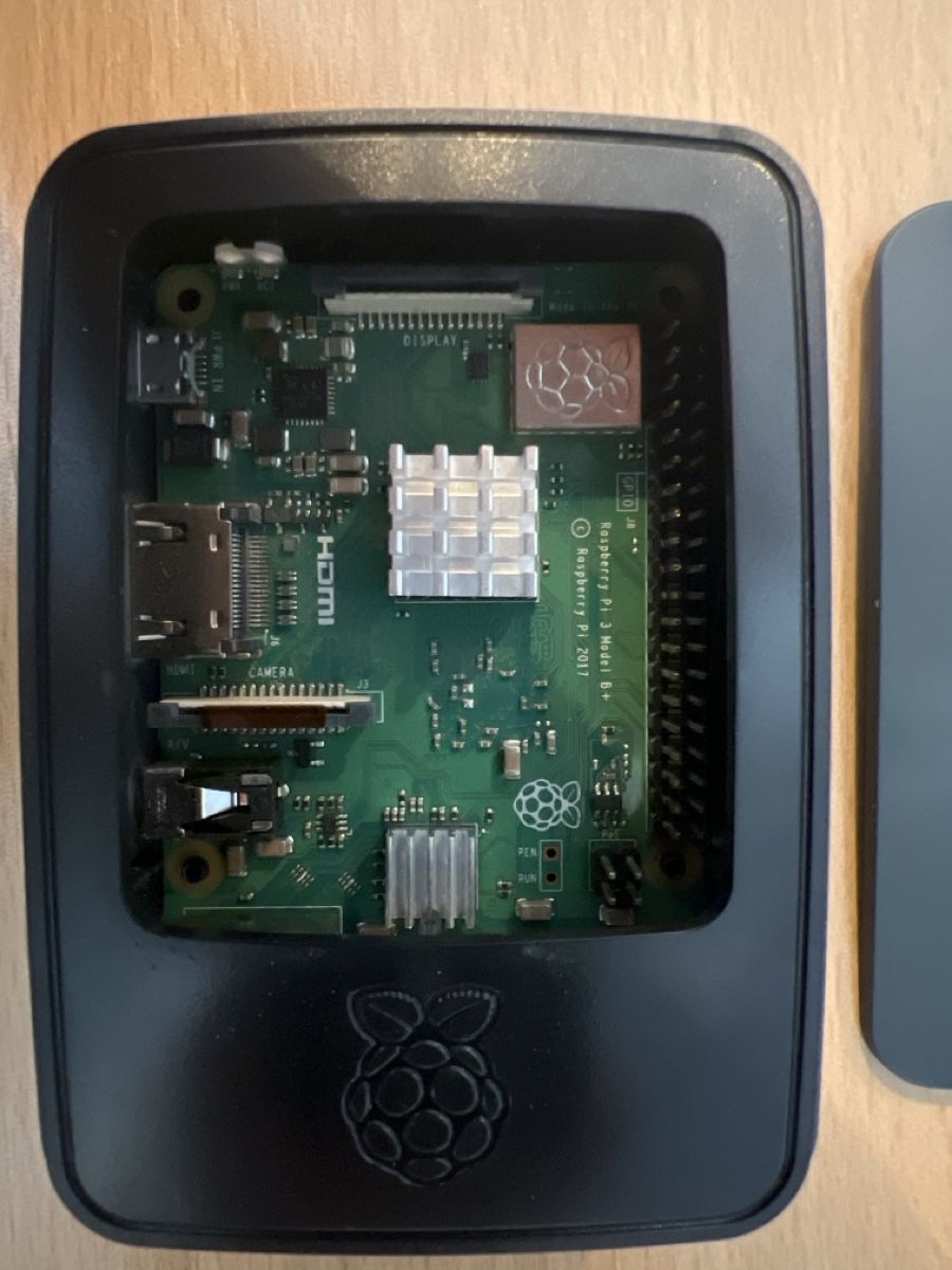 Raspberry Pi PCs: Ordinateur Raspberry Pi avec boitier état correct – D'occasion à Mont-Soleil par Albatros71 2