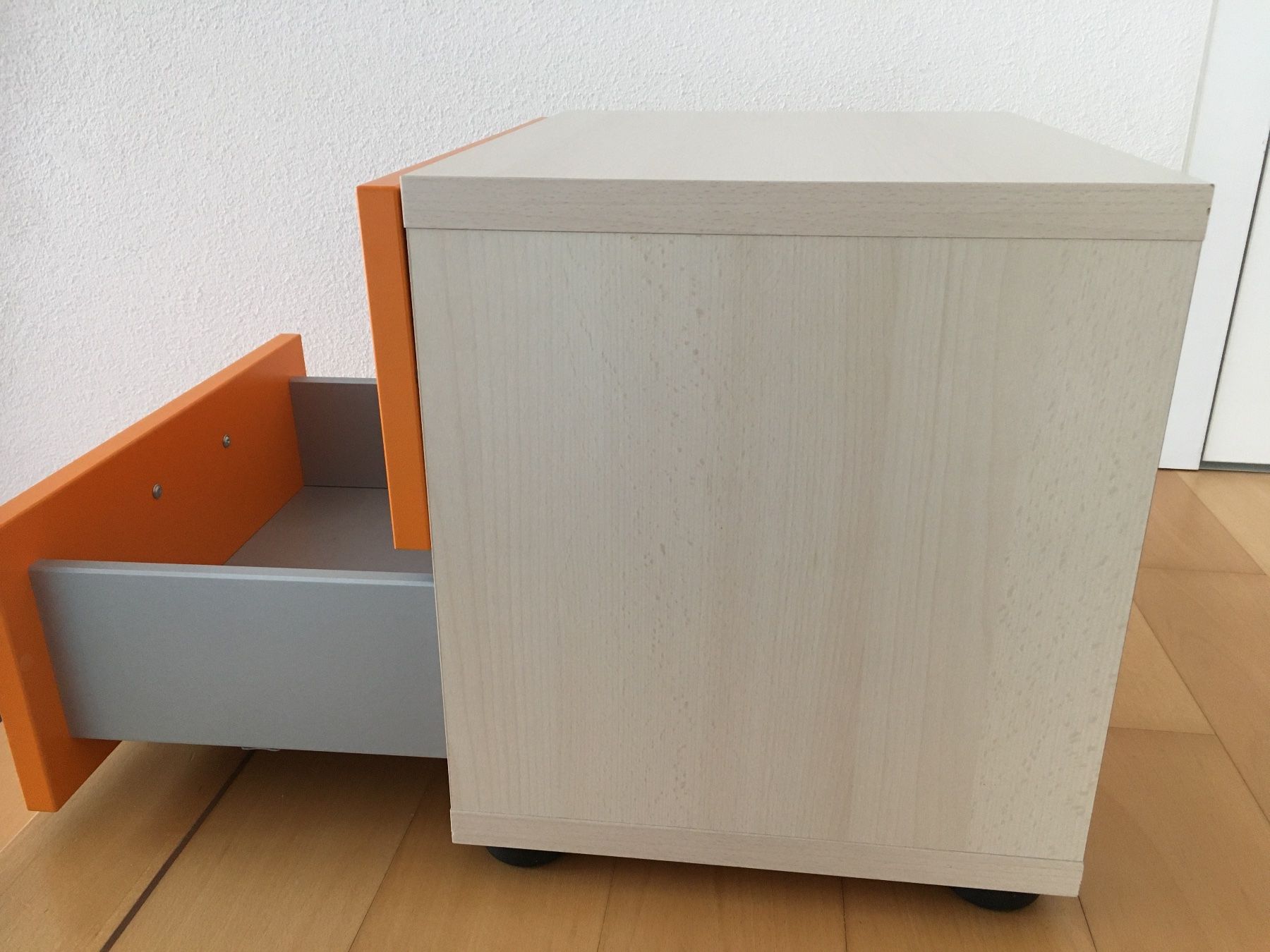 Nachttische: Nachttisch Programm window – Gebraucht aus Ettiswil von Return3 2