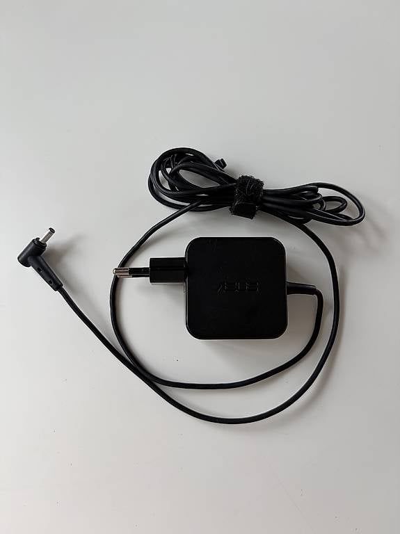 Chargeur: Asus Ladekabel – D'occasion à St. Gallen par lei_529d
