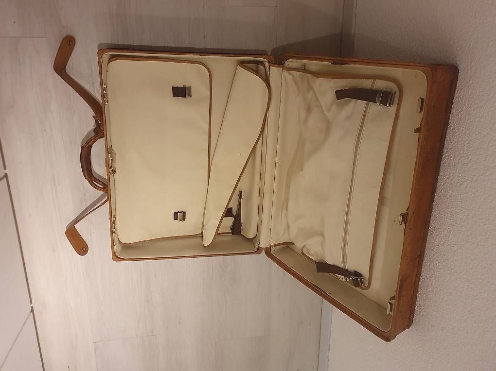 Valigie: Hartmann Lederkoffer Vintage, echtes Leder
Text: – Usato da Hünenberg venduto da alexiusAs 1