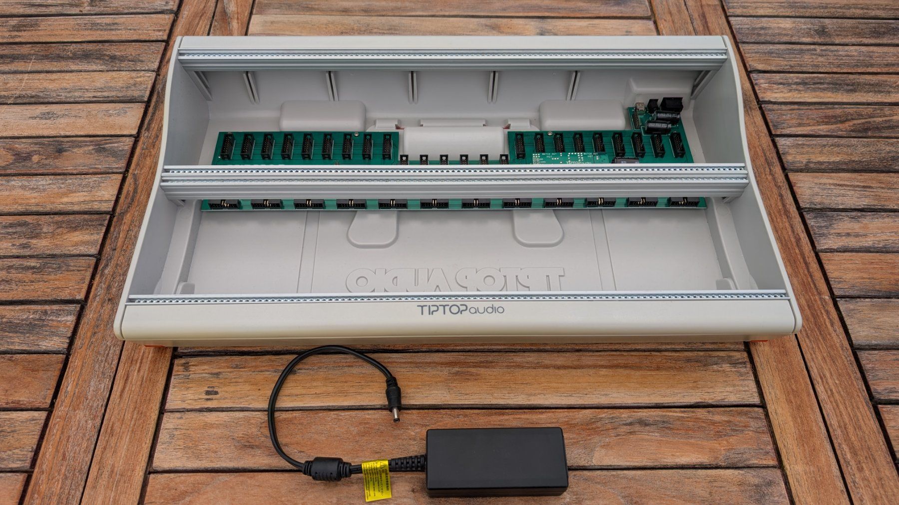 Strumenti musicali: Tiptop Audio - Mantis case (eurorack modular) – Usato da Valeyres-Rances venduto da Kobol