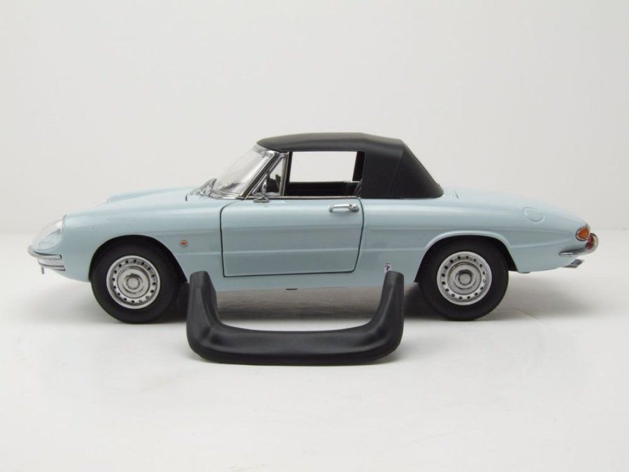 Alfa Romeo Modellini d'auto: Alfa Romeo Duetto Spider 1966-1969 hellblau/ Verdeck schwarz – Nuovo e nell'imballaggio originale da Gerlafingen venduto da espero88 2