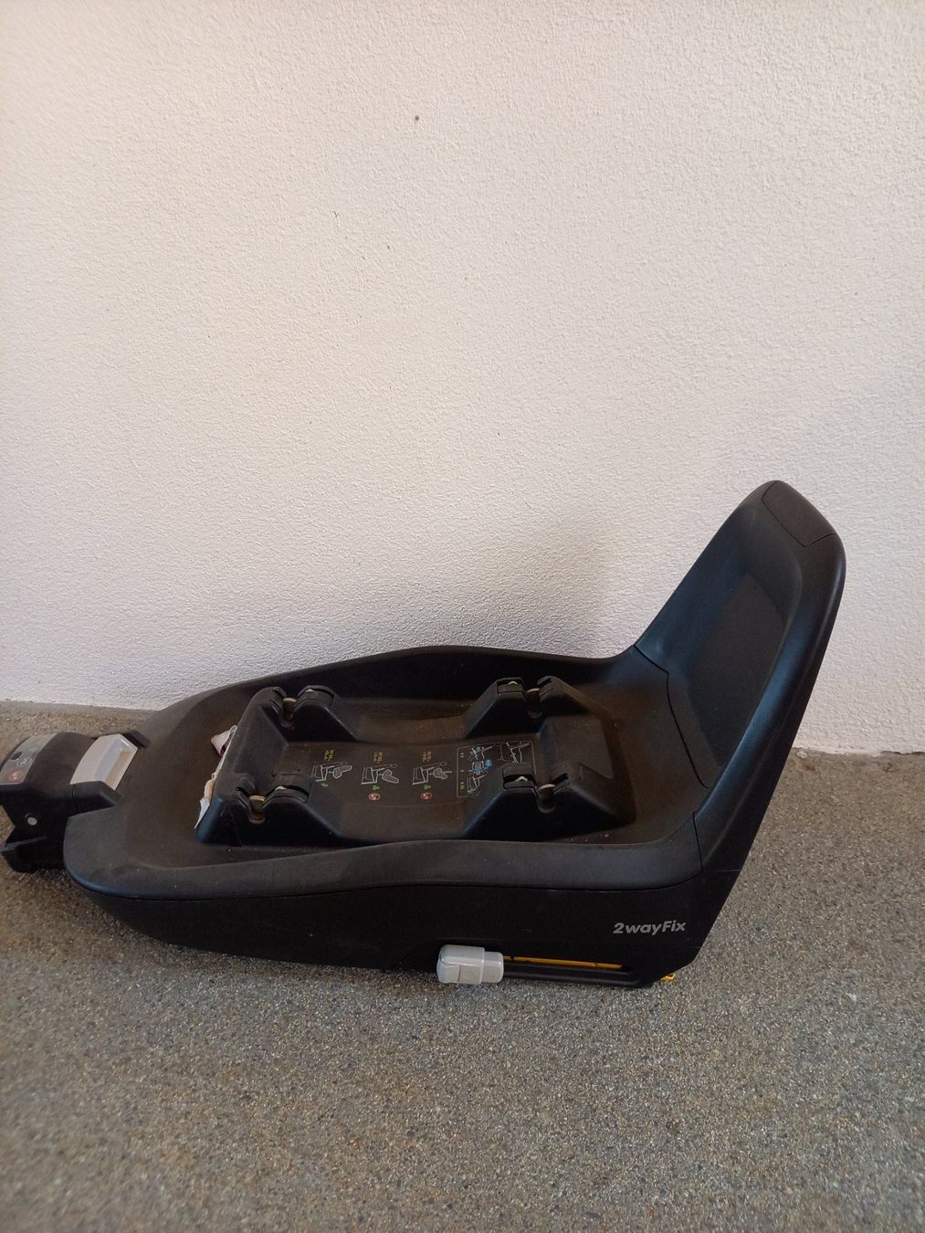 Seggiolini per auto: Maxi Cosi 2wayFix Basisstation – Usato da Schenkon venduto da adano