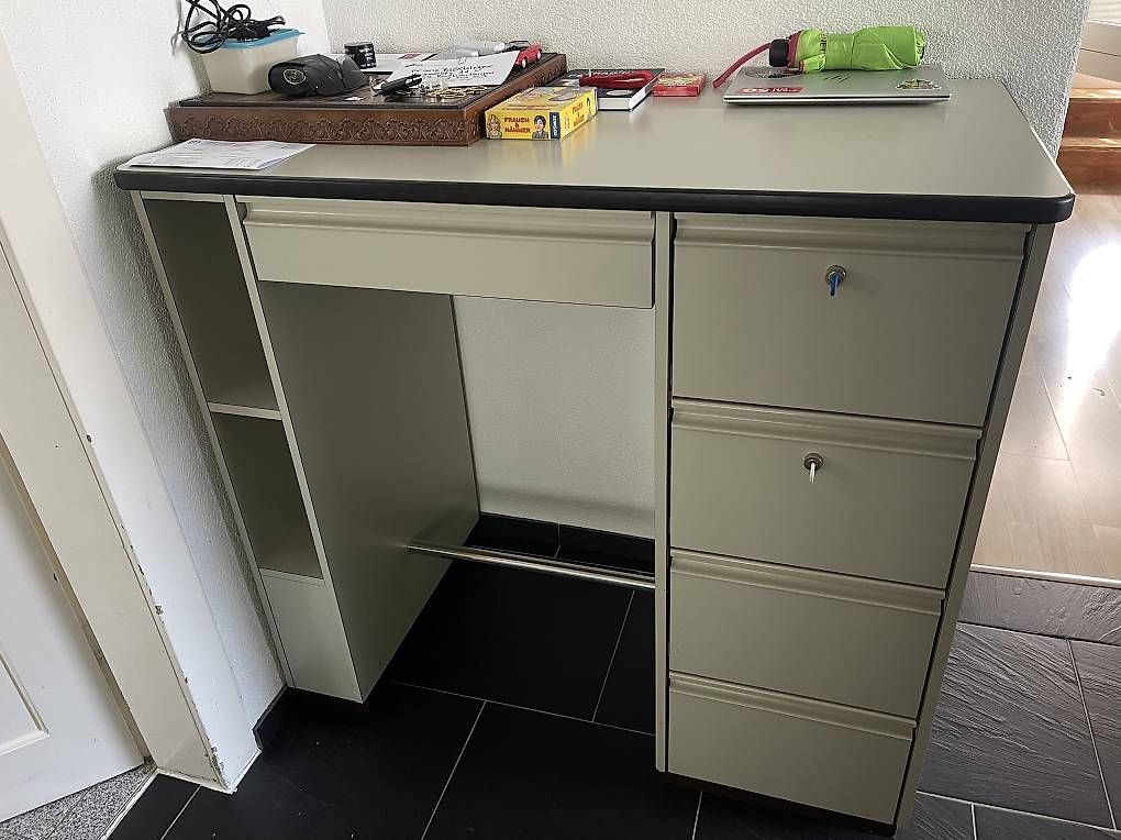 Allestimento di negozi e stand fieristici: Theke / Arbeitstisch / Korpus – Usato da Schlieren venduto da Maximusss76