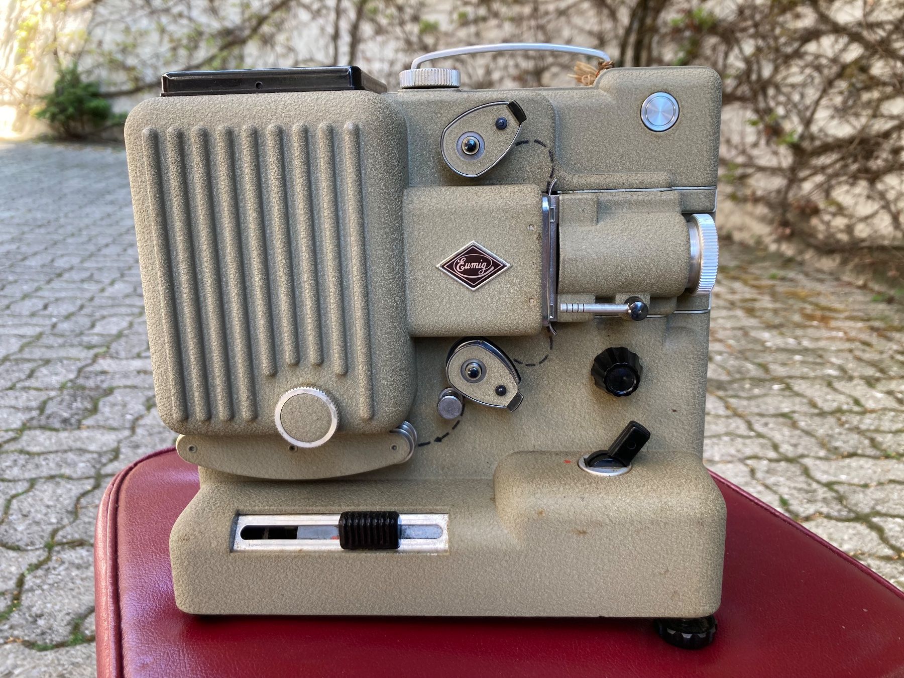 Eumig Proiettori: Projecteur Eumig P8 – Usato da Vevey venduto da parine 1