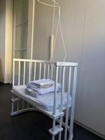 Babybay mit Himmel, weiss , in top Zustand, inkl. Zubehör