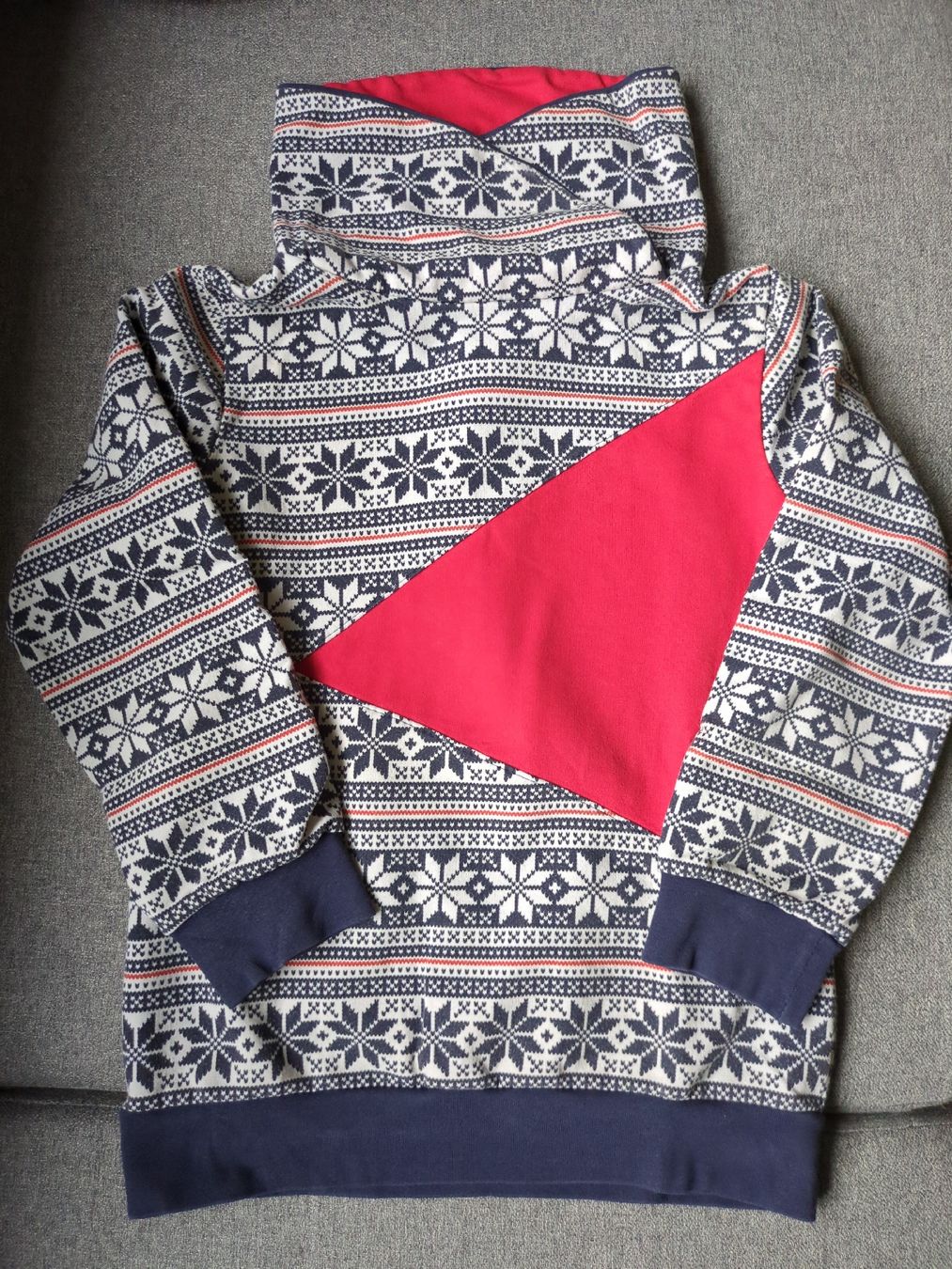 Maglioni & Felpe: Hoodie 122, handmade – Usato da Luzern venduto da reg_dq65
