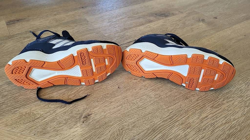 Adidas Herrenschuhe: Sneakers Baskets Adidas 39.5 – Gebraucht aus Trélex von emm_rz7g 3