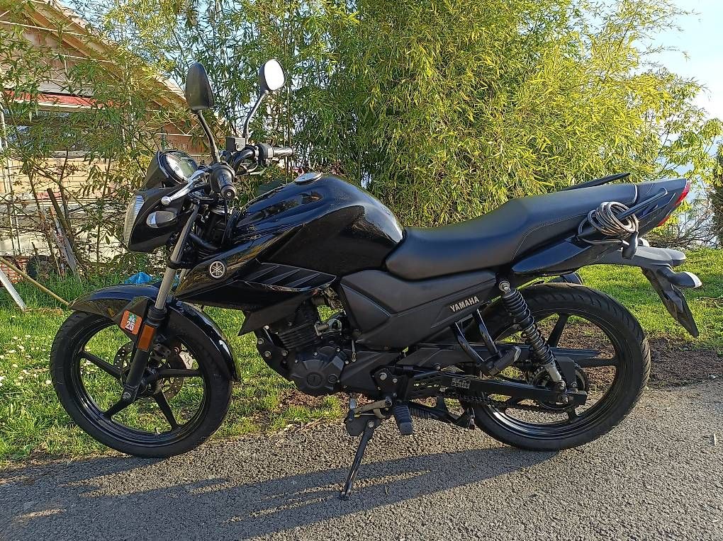 Strasse: Yamaha YS 125 UBS – Gebraucht aus Chamby von Leane1