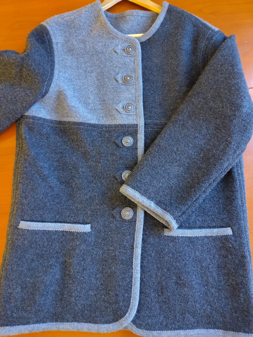 Giacche: Handgemachte Jacke aus Wollwalk – Usato da Langenthal venduto da Carmilla94