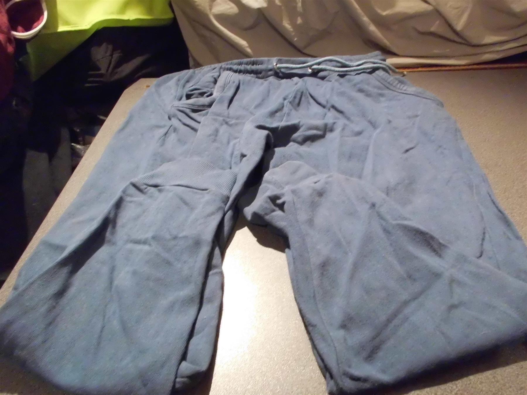 Pantaloni: Trainerhose Grösse M, Chicorée, blau – Usato da Zürich venduto da Motzkuh