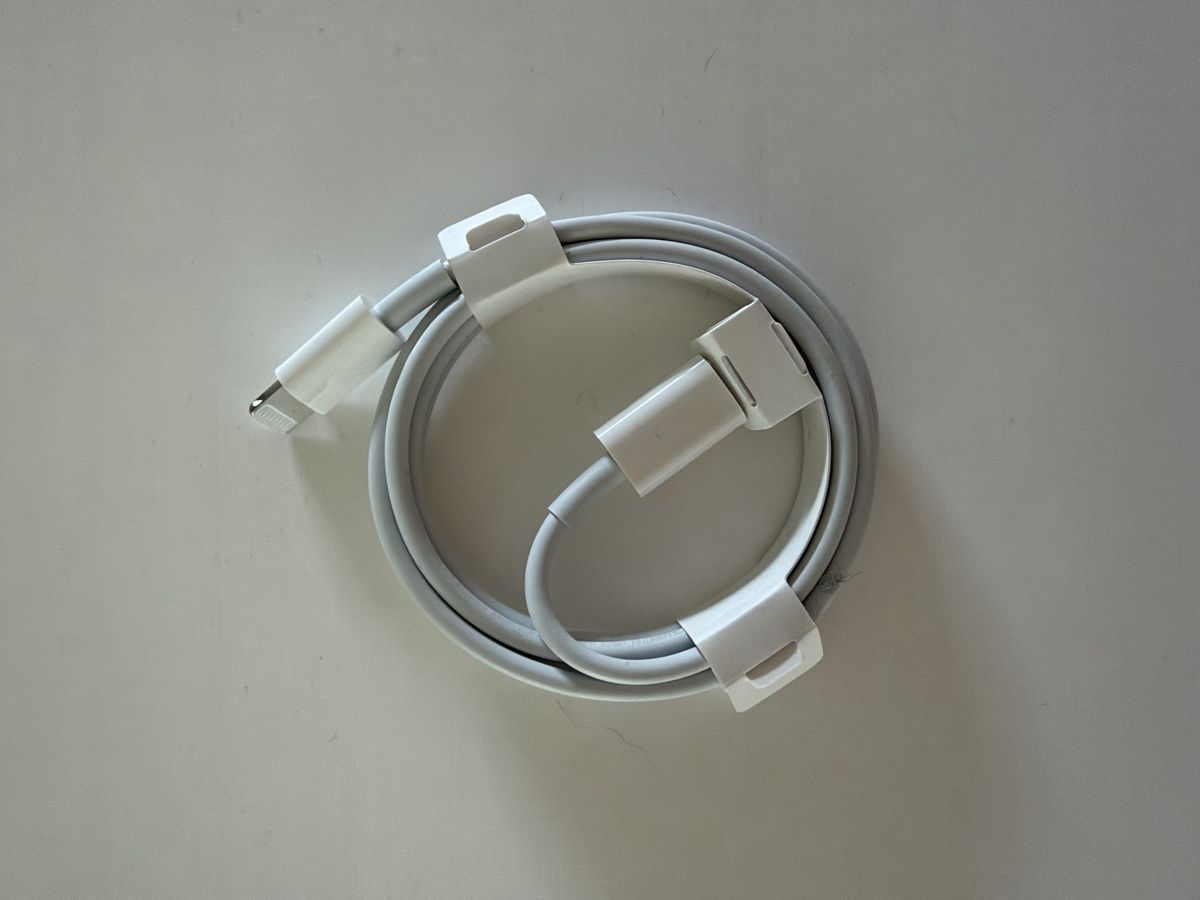 Apple Kabel: Câble de charge Apple USB-C vers Lightning, blanc, neuf – Neu und originalverpackt aus Reconvilier von ayt_9l5r