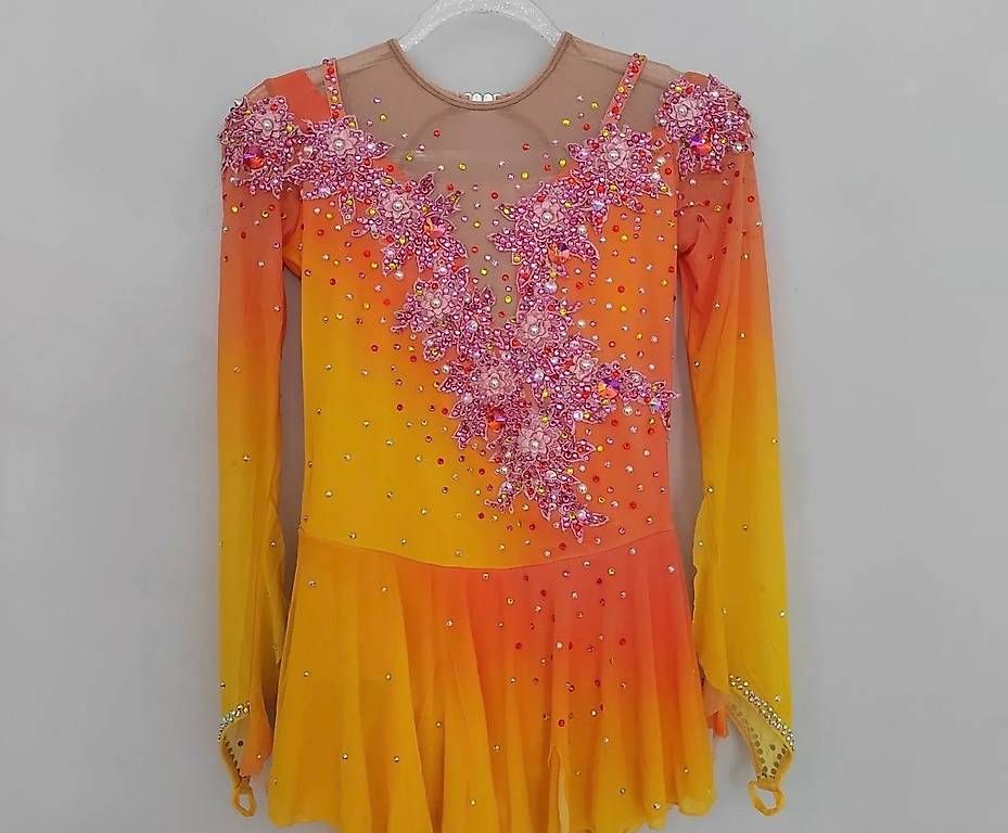 Leibchen & Hosen: Wunderschönes Kürkleid mit Ombré-Effekt – Gebraucht aus Rüthi (Rheintal) von nad_8fvx