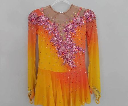 Wunderschönes Kürkleid mit Ombré-Effekt