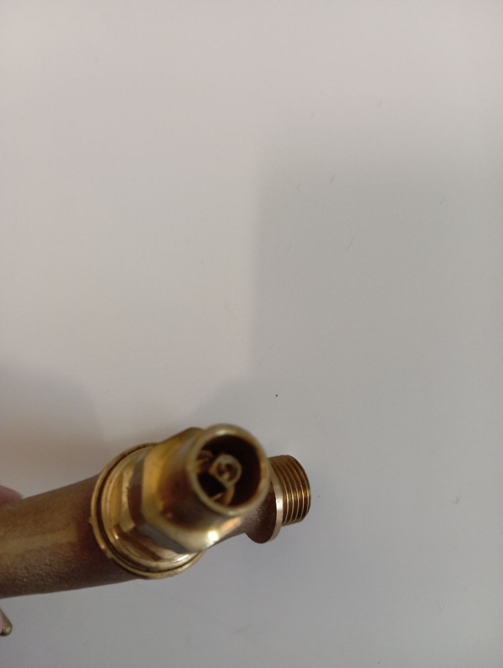 Rubinetteria: robinet extérieur. entrée 1/2" sortie 3/4" – Nuovo e nell'imballaggio originale da Marin Epagnier venduto da Tatamata 1