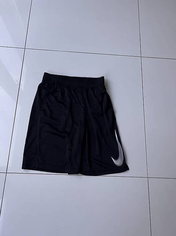 Hosen: Short Nike NEUF enfant L – Gebraucht aus Epalinges von Kallem