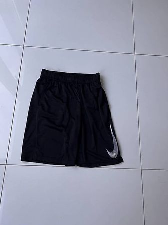 Short Nike NEUF enfant L