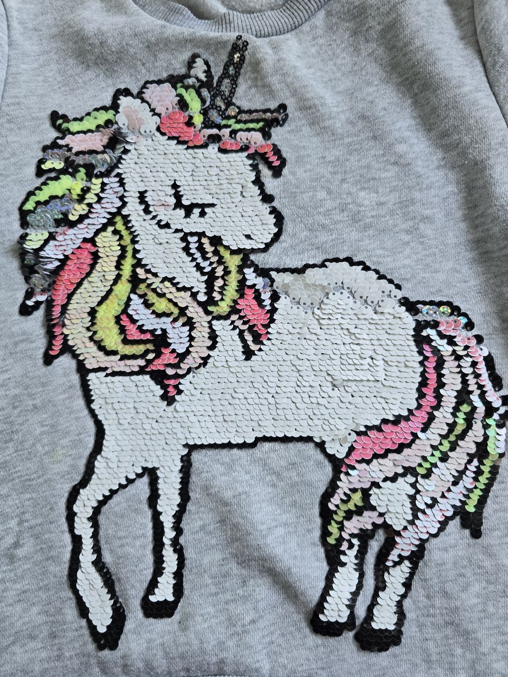 H&M Maglioni & Felpe: Mädchen Pullover Einhorn Pailletten Gr. 104-110  – Usato da Unterentfelden venduto da Panda-87 3