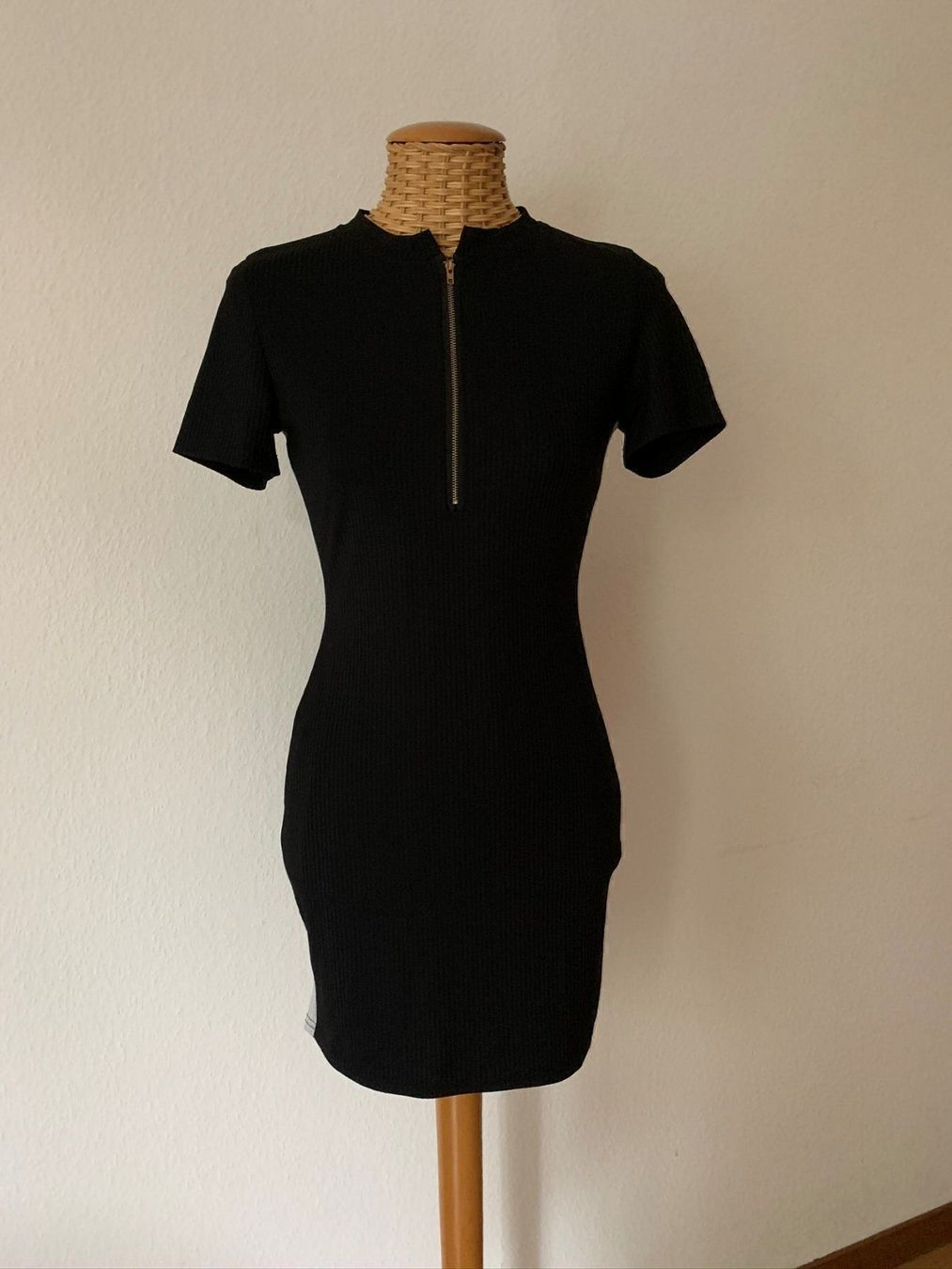 Zaful Vestiti: ZAFUL - Kleid schwarz figurbetont S – Usato da Zürich venduto da Diazaio