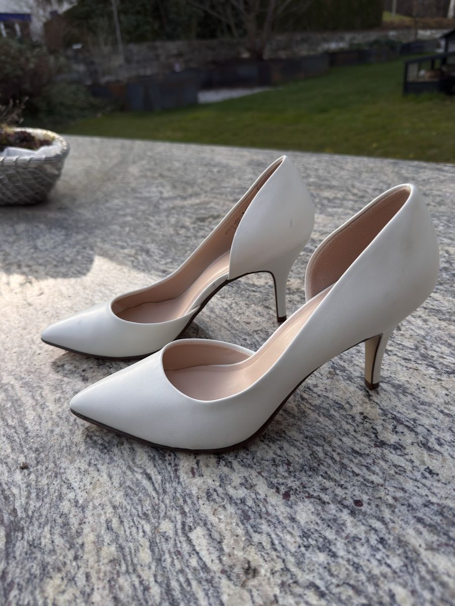 Graceland Scarpe da donna: Weisse Pumps - Gr. 40 - Neuwertig! – Nuovo (secondo la descrizione) da Brunnen venduto da Sandraaaaaa 3