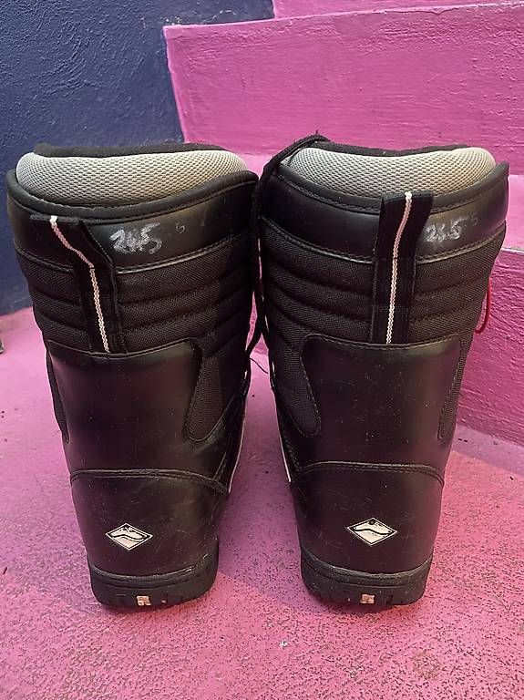 Vans Herrenschuhe: snowboard boots vans grösse 41 – Gebraucht aus oberdiessbach von phslif 2