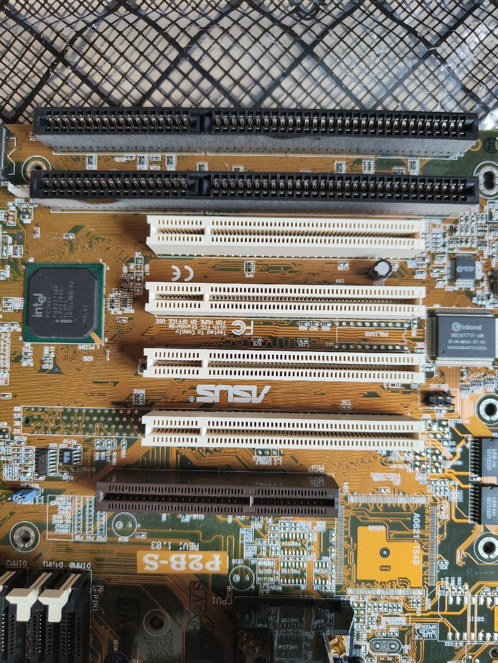 Asus Schede madri: Seltene ASUS P2B-S Mainboard, inkl. CPU – Usato da Romanshorn venduto da katoomba11 4