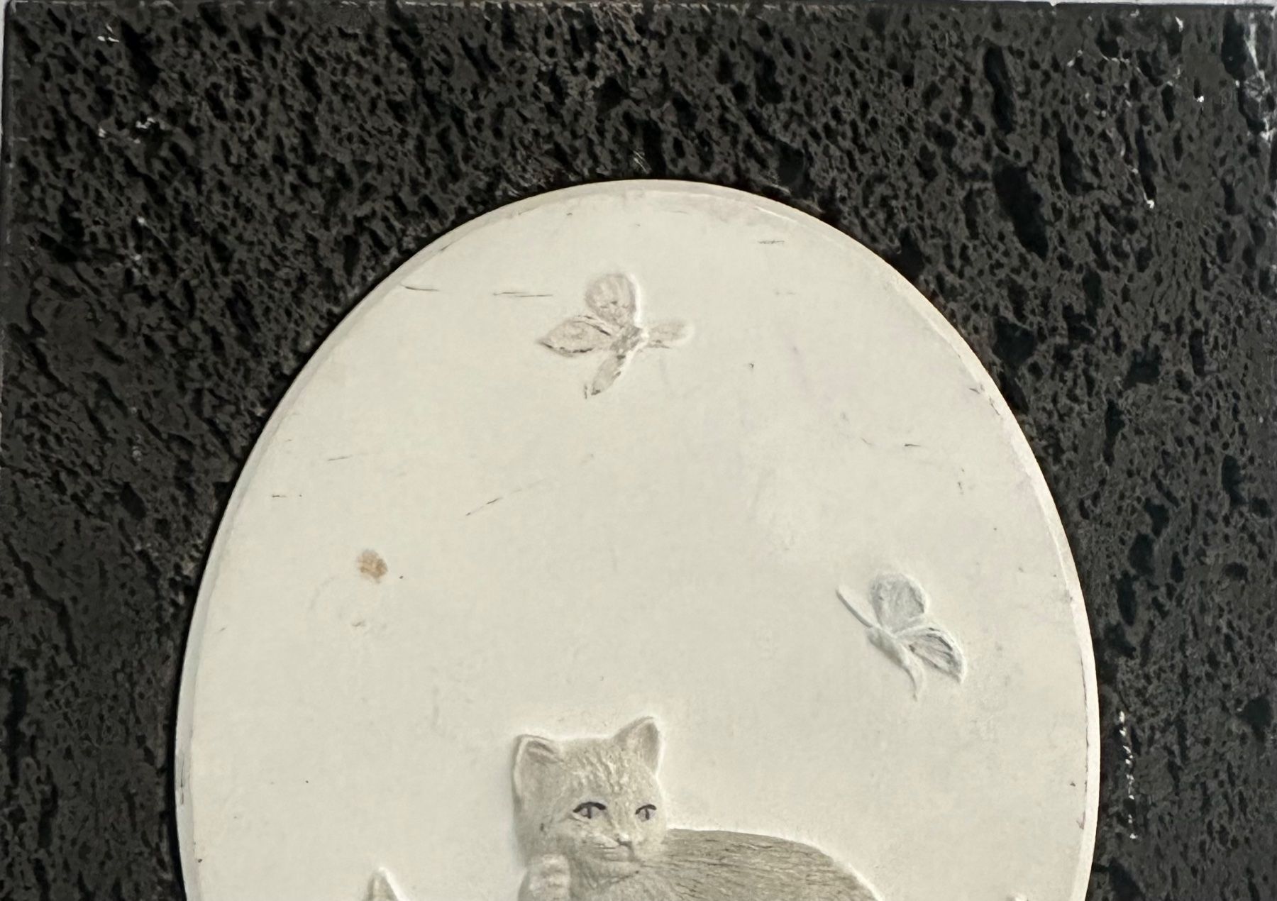 Gemälde: Porzellan Katzen Relief – Gebraucht aus Hochdorf von  4