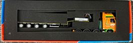 Volvo FH van der 4-Achsig mit Goldhover Tieflader Tekno 1:50