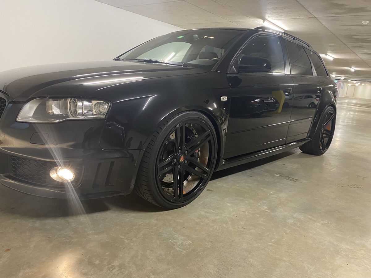 Audi Automobili: Audi RS4 B7 Black Edition – Usato da Niederbipp venduto da mmh_ym6n