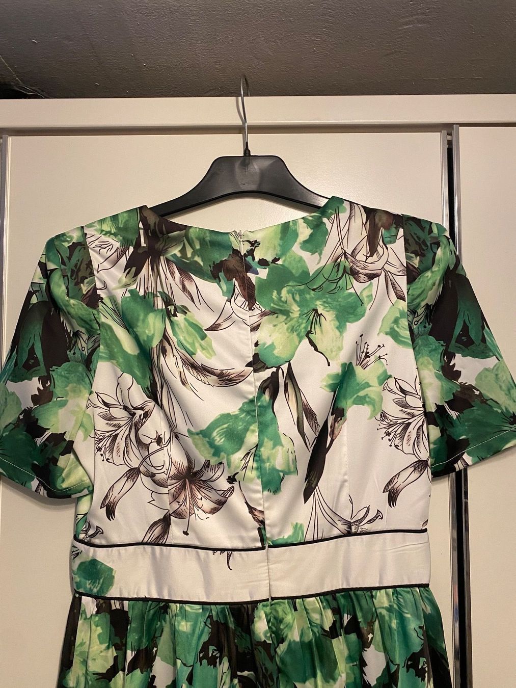 Givenchy Vestiti: Marken Kleid GIVENCHY gr.L 100% Seide – Usato da Pfungen venduto da Outlet64 2