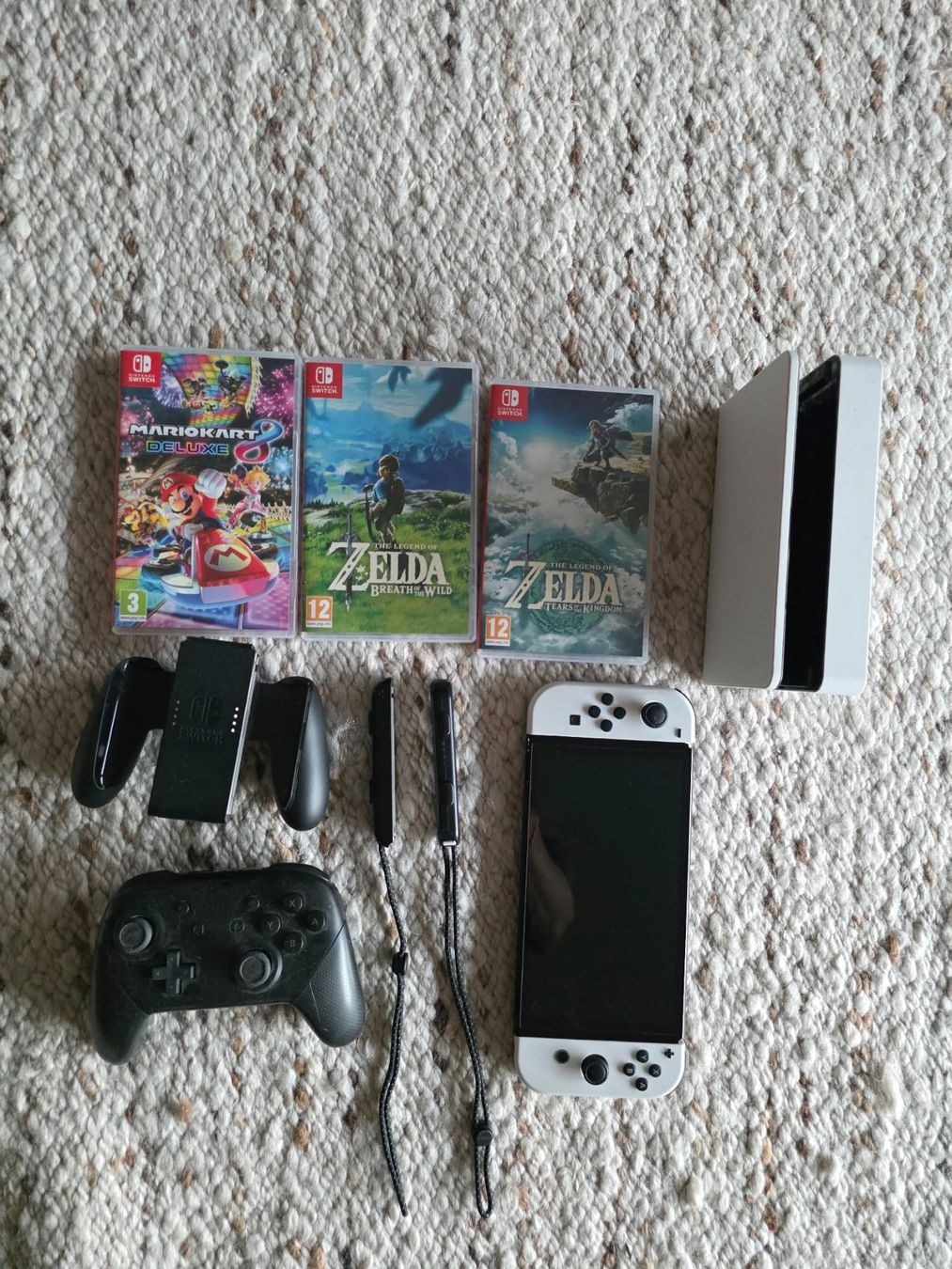 Nintendo Konsolen: Nintendo Switch OLED Weiss inkl. Pro Controller & 3 Spiele – Gebraucht aus Zürich von Crispy012