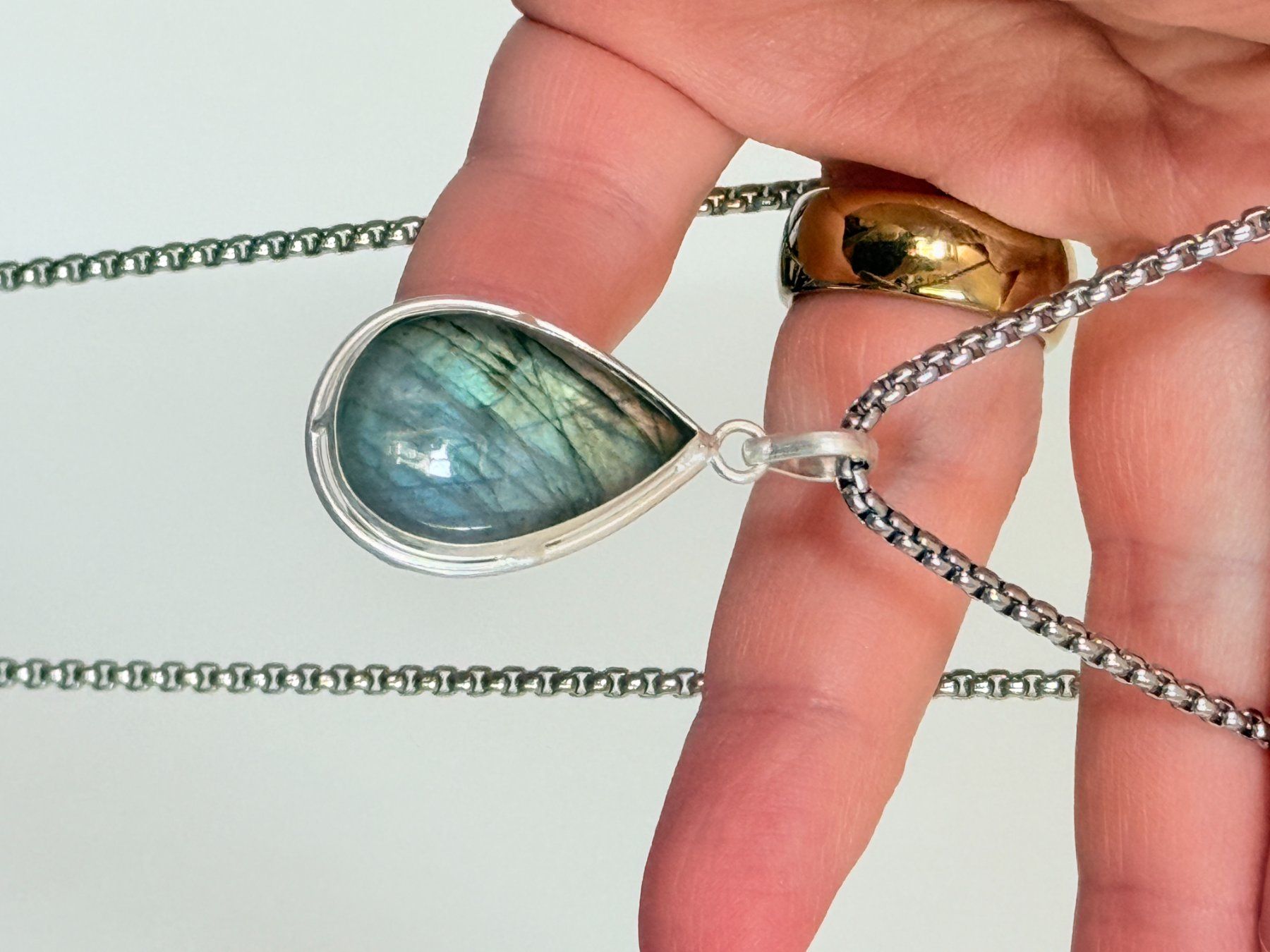 Catenine: Pendentif Labradorite, forme de larme élégant – Nuovo e nell'imballaggio originale da Genève venduto da AWWA 1