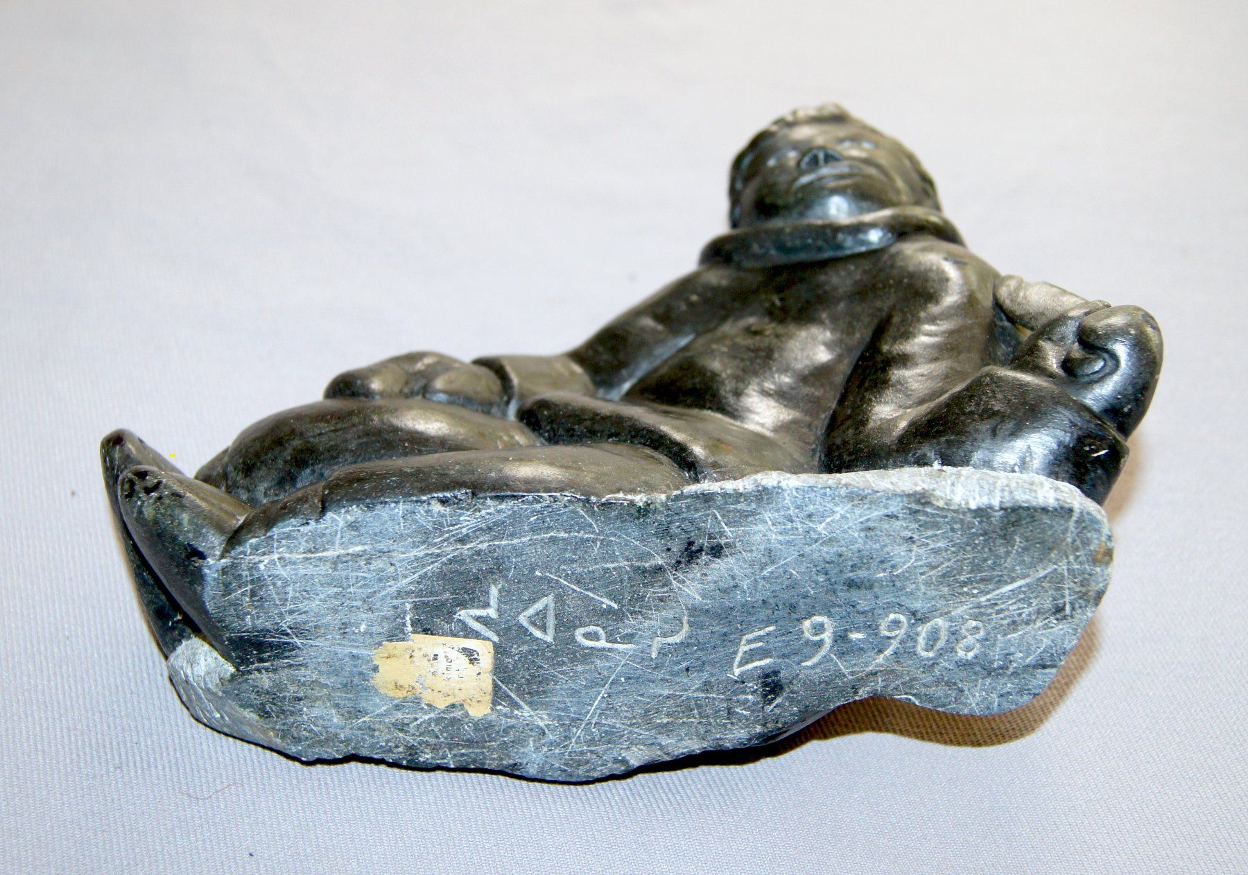 Statuette: Eskimo-/Inuit-Junge mit Messer – Usato da Geroldswil venduto da ARTEFACTO 3