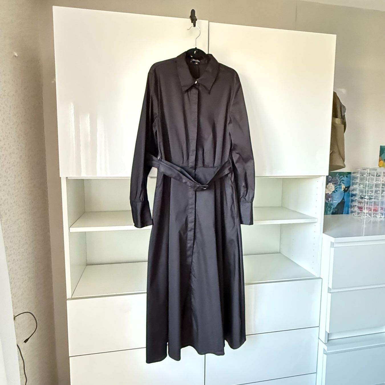 Comma Robes: Comma Midikleid/Hemdkleid Schwarz, Gr. 36 – D'occasion à Riedholz par han_fy6l