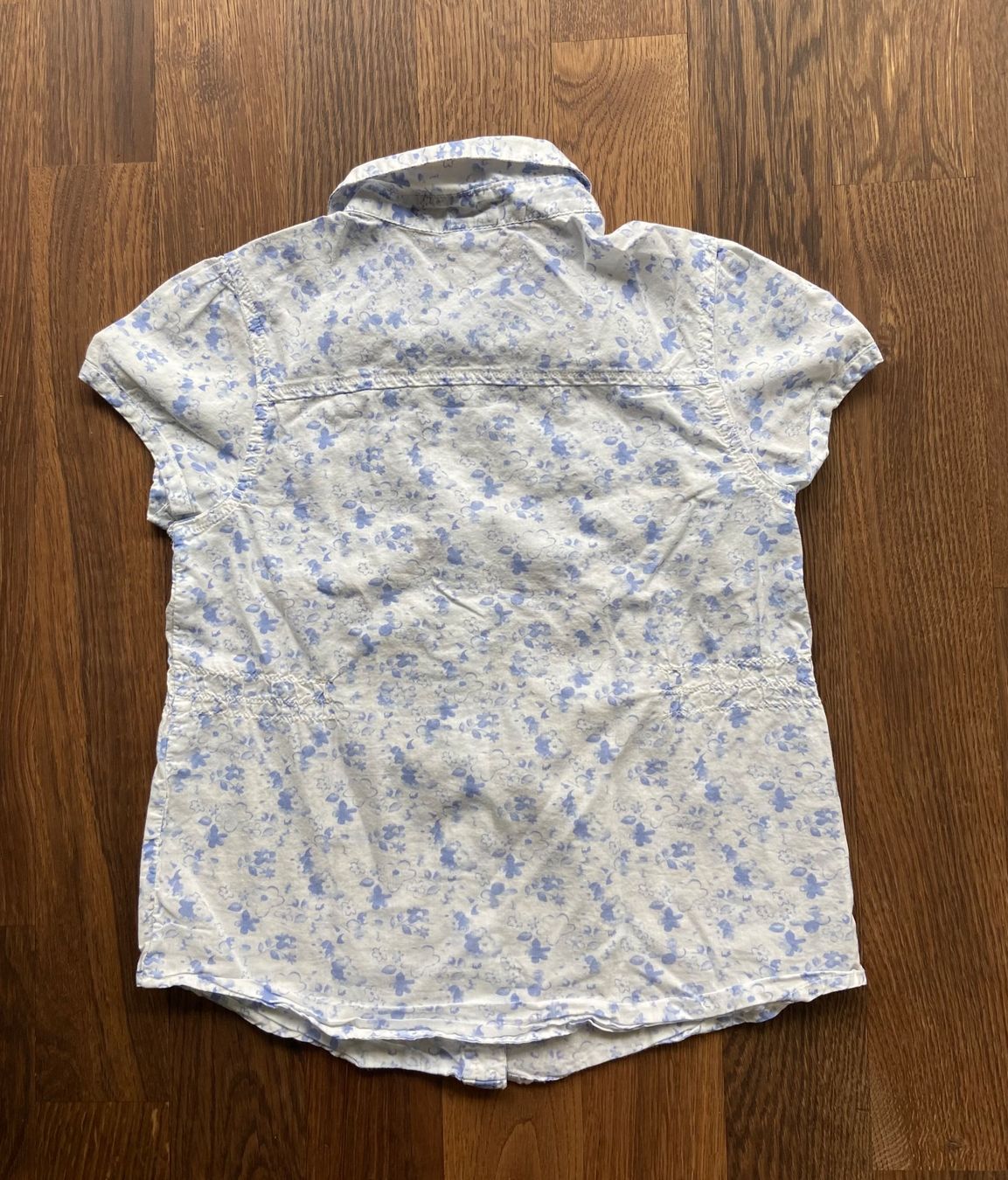 C&A Camicette, T-shirt & Top: sommerliche Bluse hellblau-weiss, C&A, Gr. 116 – Usato da Au ZH venduto da cafisafr 1
