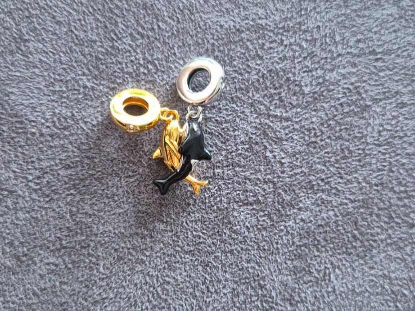 Anhänger: Silber Charm Orca twins +Garantie – Neu (gemäss Beschreibung) aus Rotkreuz von Carbone_Bijou-Shop
