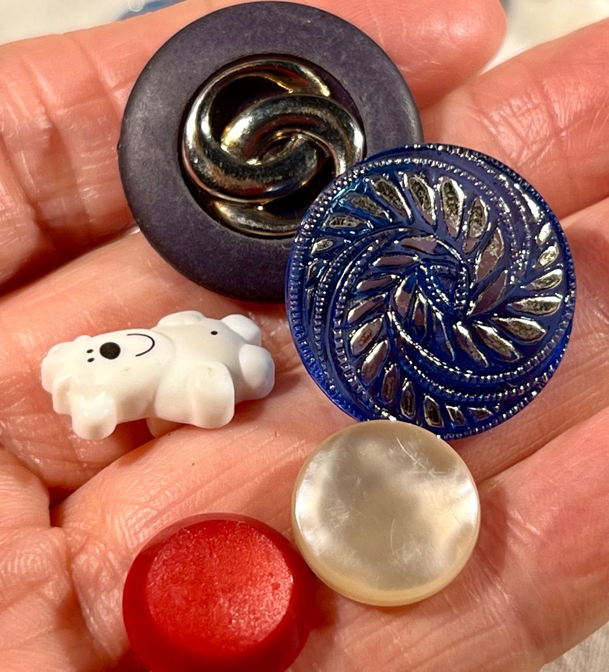Knöpfe: Lot 24 boutons famtsisies – Gebraucht aus Genève von DELIRBEADS 4