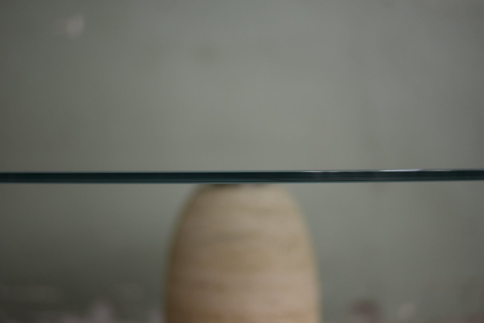 Tavoli: Designer Tisch aus Travertin und Glas – Usato da Lichtensteig venduto da UsedIN 7