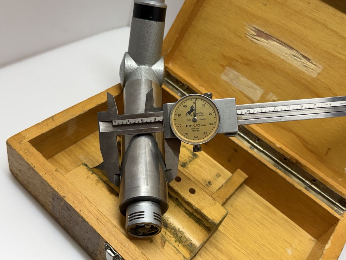 Microscopi: Microscope de centrage avec réticule LEJA Swiss – Usato da Bassecourt venduto da DiM7775 3