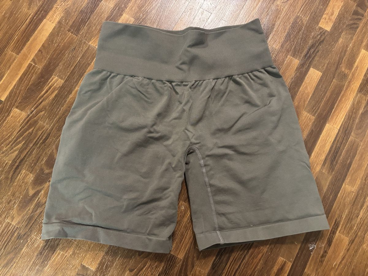 Leggings: Shorts NYGTN Grösse S  – Gebraucht aus Hinwil von liviipivii