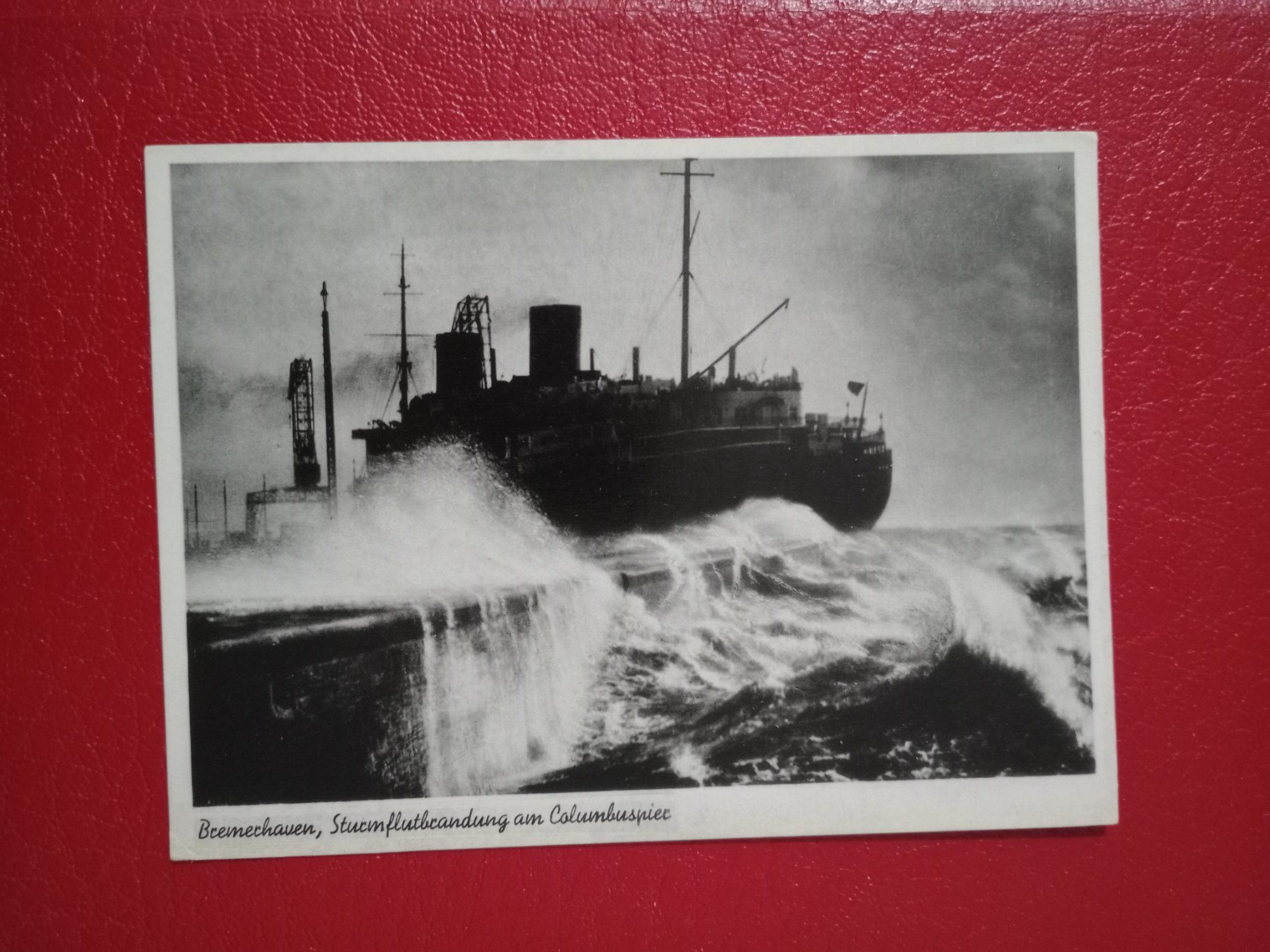 Cartes postales: AK Schiff Bremerhaven Sturmflutbrandung – D'occasion à Küttigen par Melisch1000